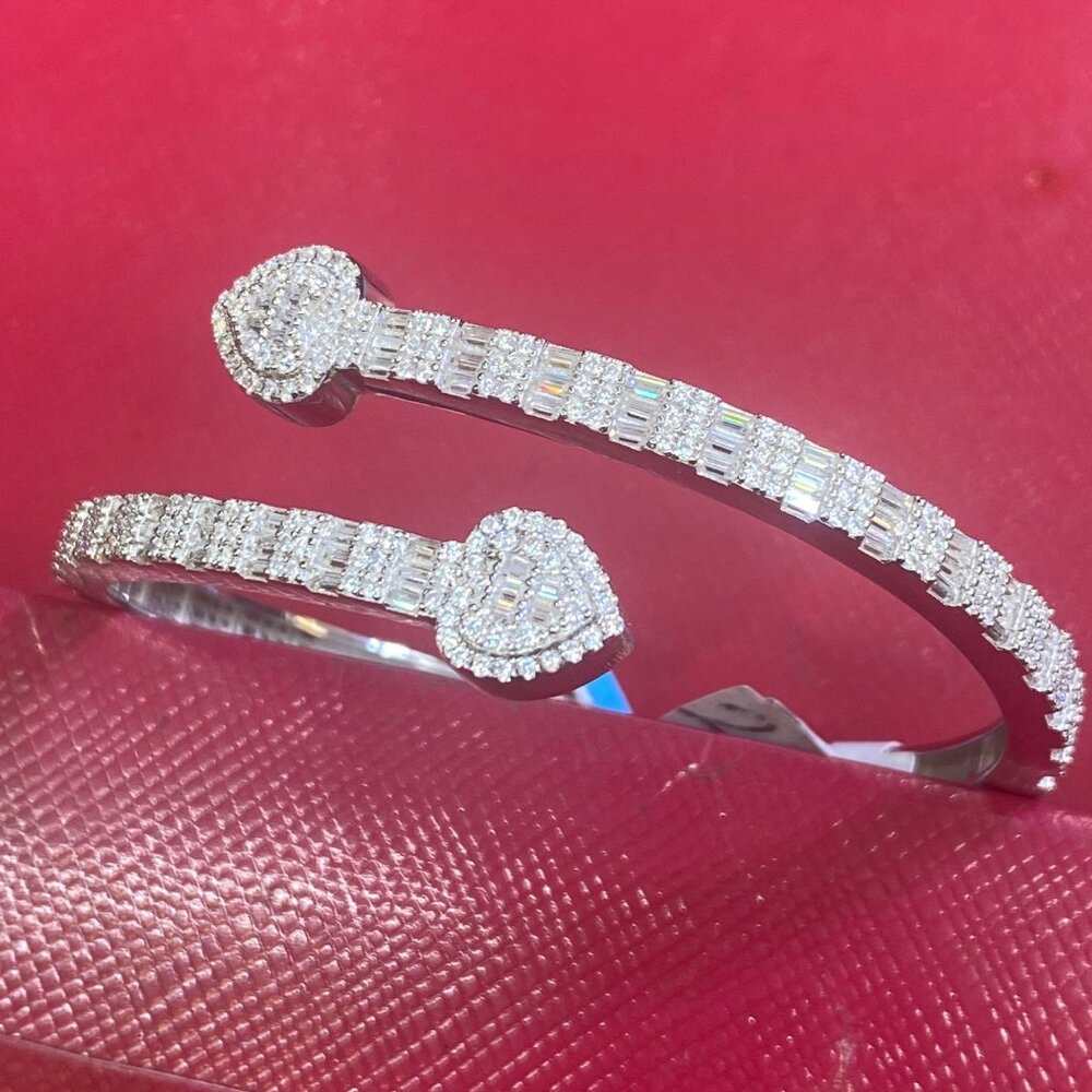 lady moissanate bangle fits 7 1/2 inch wrist 4.2 ct silver